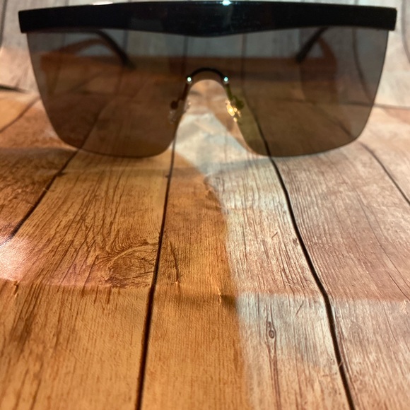Fashion Nova Altered Vision Sunglasses NEW - Picture 3 of 3